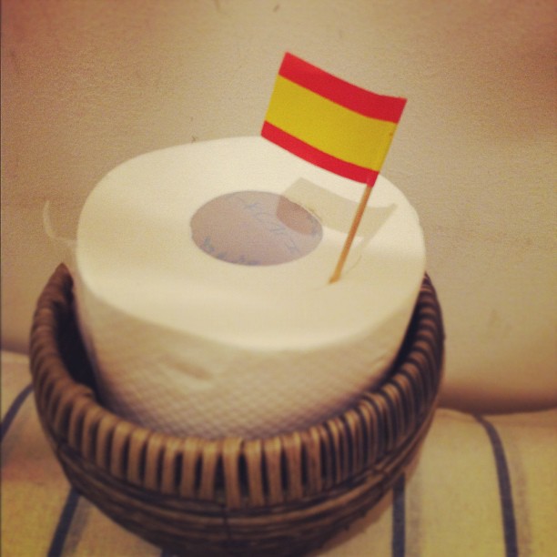 My favourite Spanish restaurant in Kyoto is so "true-to-Spanish" that even a toilet roll had a national banner on it.