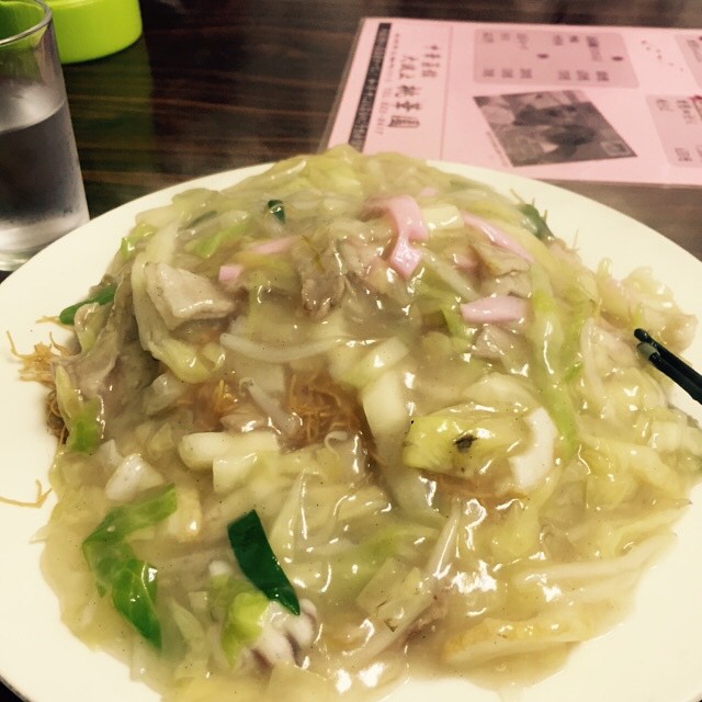 長崎で皿うどん。あんがあまーい。