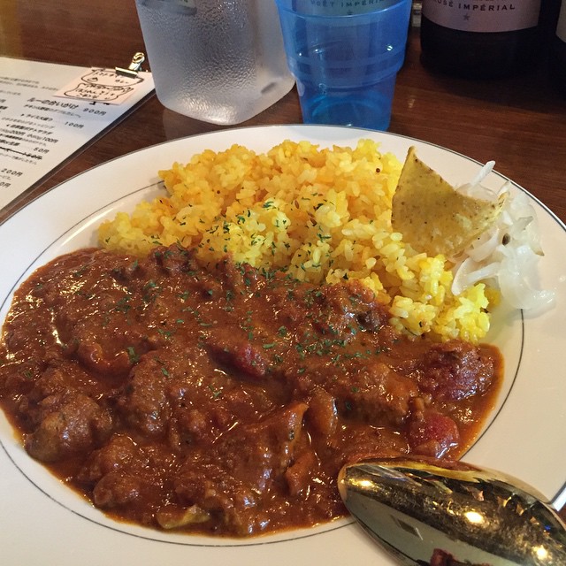 「ココペリ・チキンカレー」を注文。体に良さそうな感じでスパイス効いた薬膳カレー。