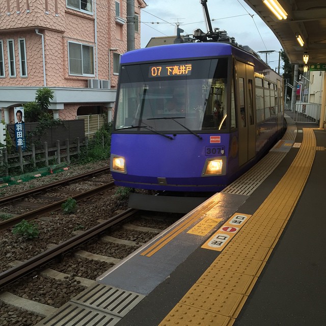 かわいい電車に乗るよ