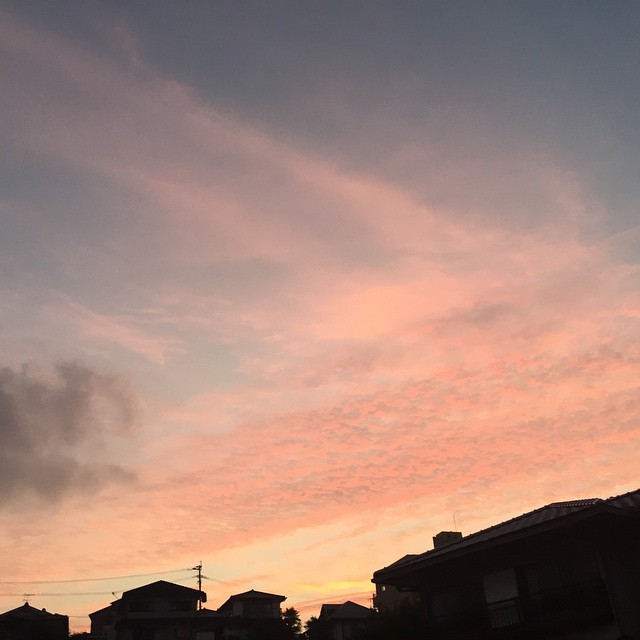 夕焼け雲を食べようとするパックマン