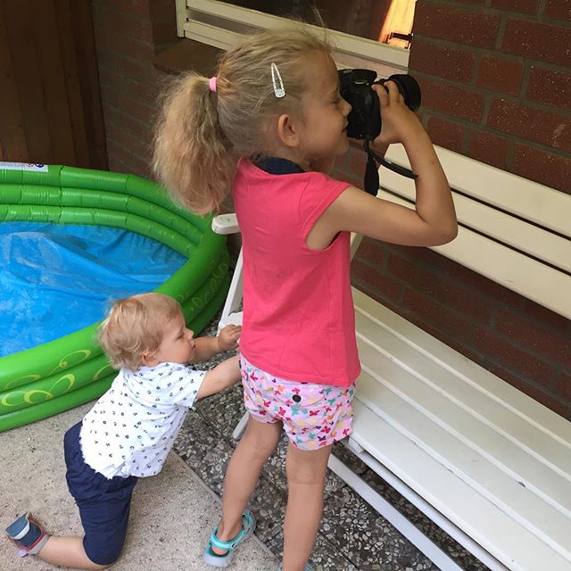 友人の子供にカメラ貸してみた。