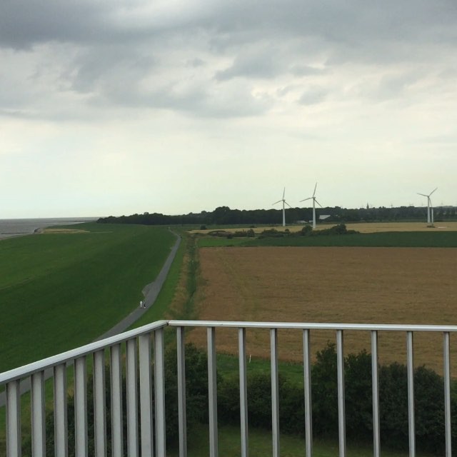 2015-07-22 北ドイツならではの、見渡す限りの平地。ヴェーザー川の河口、北海を望む辺りにて。