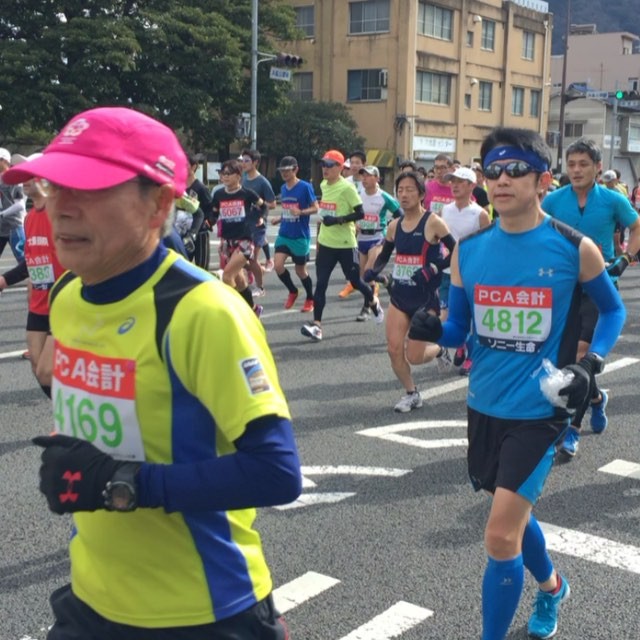 大勢が走るのを眺めるのはなんだかお祭り。