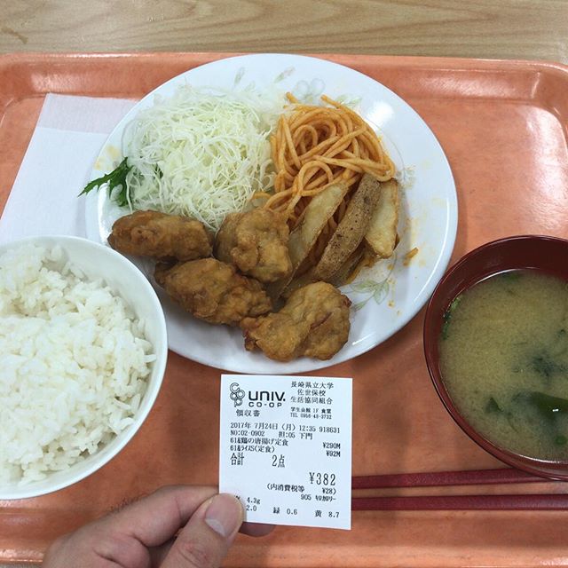 鶏の唐揚げ定食。サクサク。#今日の昼ごはん