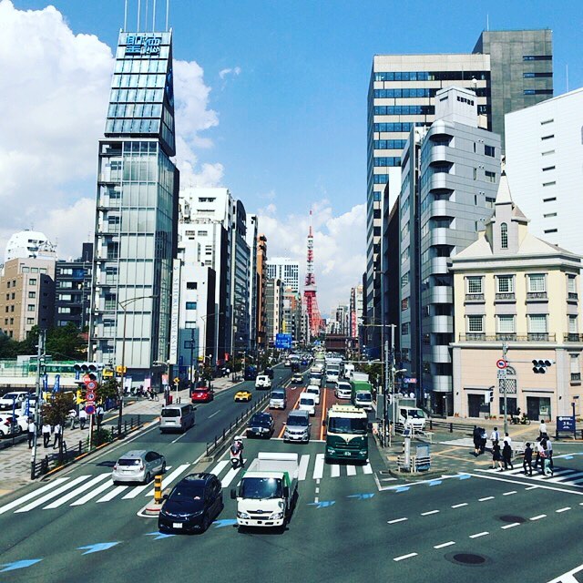 秋の雰囲気はあるもののまだまだ夏かな、という一日でした。#今日の一点透視法 #tokyotower