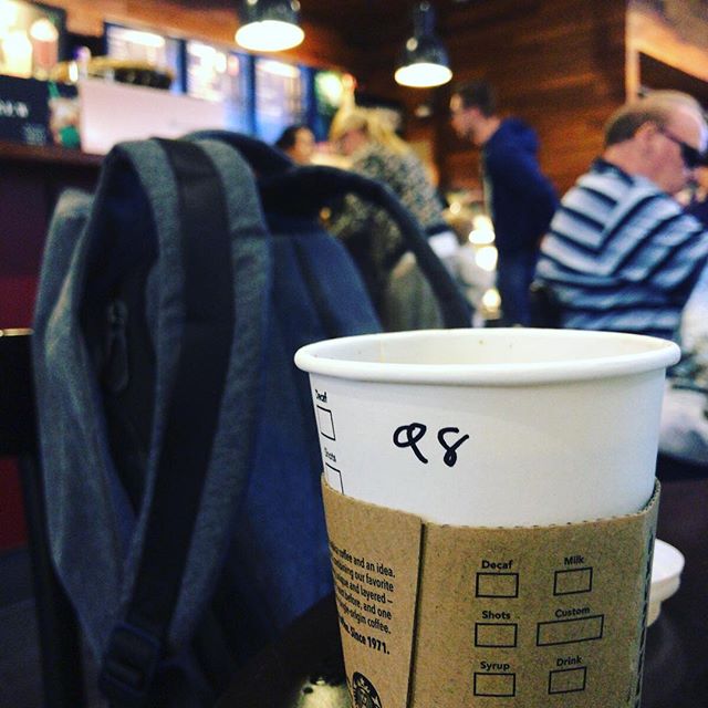 ドリップコーヒーのトールを頼んだらこんなの書かれた。なんて書いてあるんだろ。#starbucks #suvarnabhumi