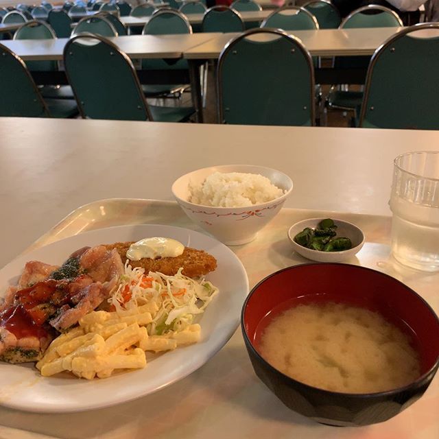 打ち合わせの後、そのまま地下の食堂で #今日の昼ごはん 620円。