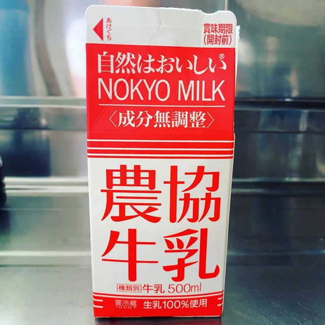 牛乳：農協牛乳乳脂肪分：3.5%以上容量：500ml菌：R1　１本温度：40℃時間：8時間結果：トローっとしてる。ホットケーキのたねくらいの粘土。スプーンから落ちるときに伸びもある。パックからそのまま注げる感じ。#ヨーグルト日記 #ヨーグルトメーカー