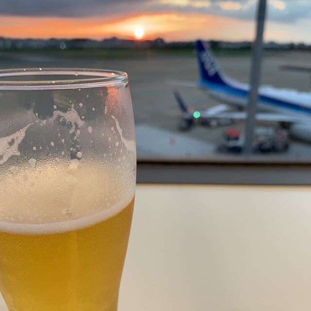 一口目、んまい。Sunset, beer, weekend.