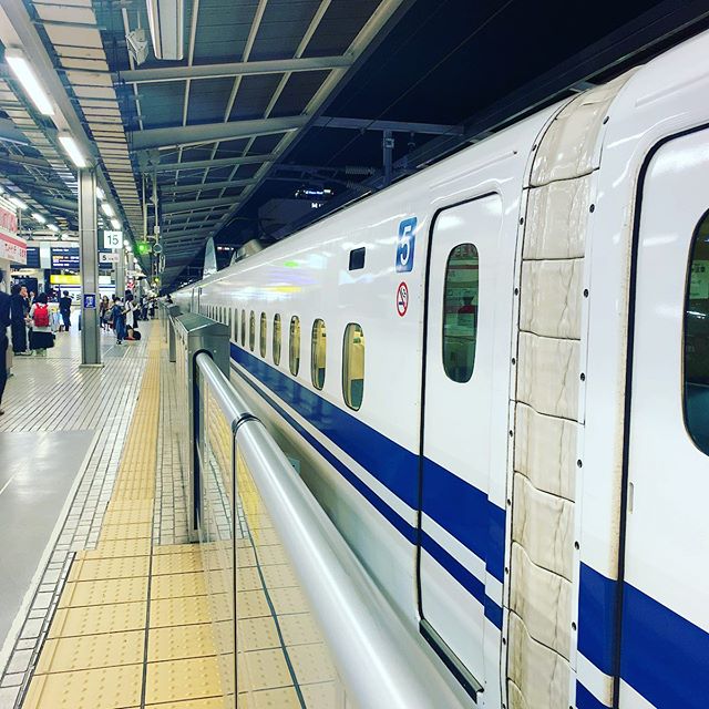 名古屋、駅の西側が楽しいね。何やかんやで終電で帰ります。Had fun in Nagoya, especially on the western side of the station.  Hurried to the station to catch the last train home unexpectedly (and „as planned“ at the same time??) #今日の一点透視図法