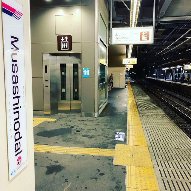 通過はしたことあるけど乗降は初めて、の駅。#今日の一点透視図法